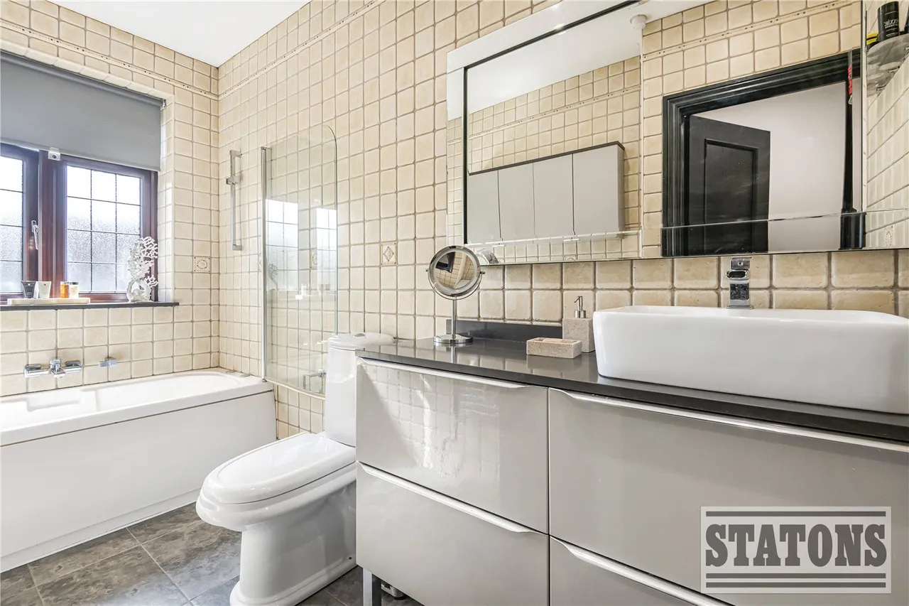 Park Avenue, Enfield, EN1 2HH, photo 23