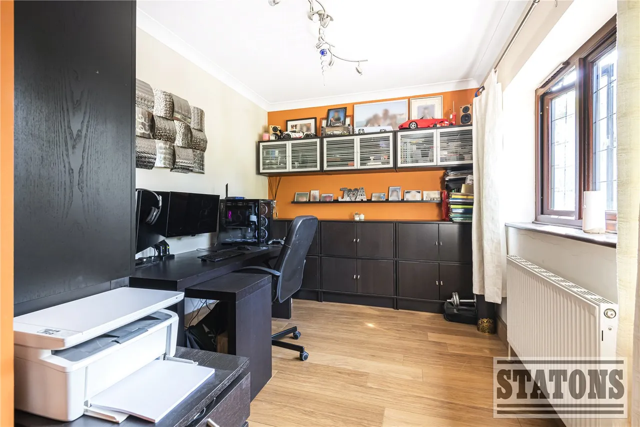 Park Avenue, Enfield, EN1 2HH, photo 22