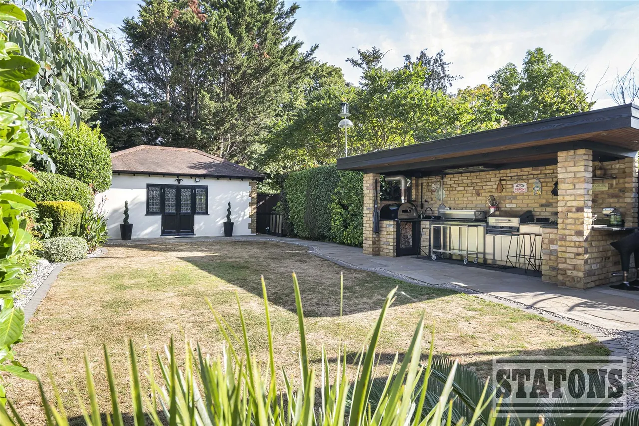 Park Avenue, Enfield, EN1 2HH, photo 26