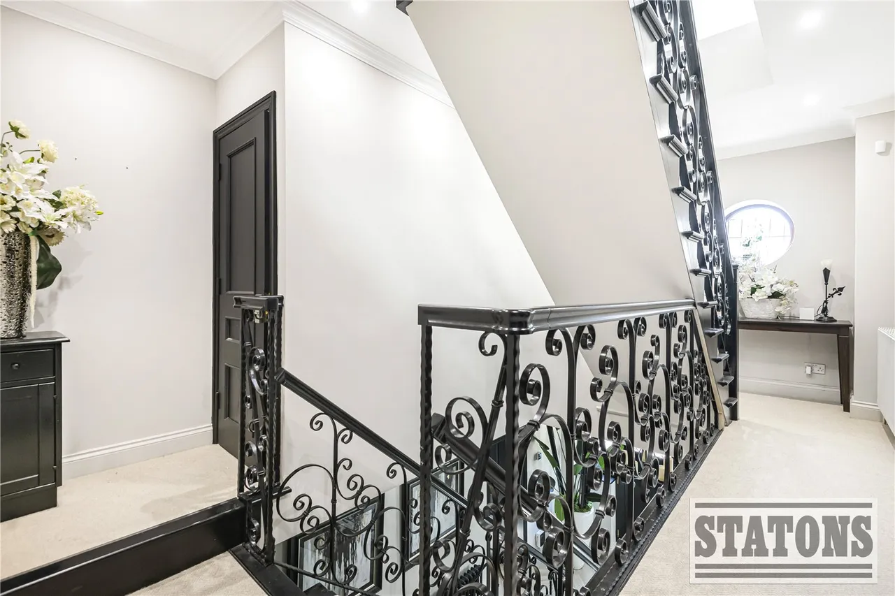 Park Avenue, Enfield, EN1 2HH, photo 17
