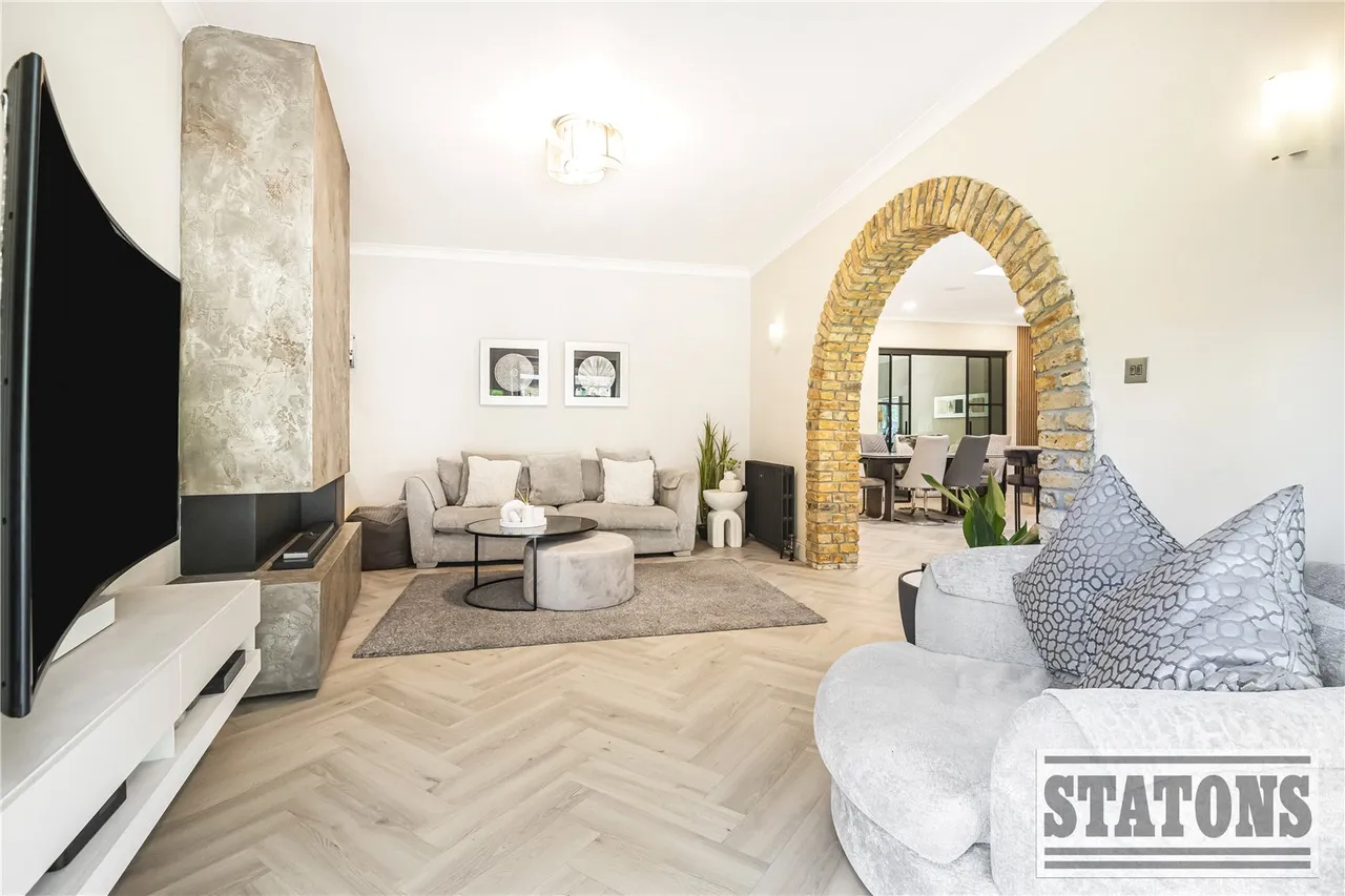 Park Avenue, Enfield, EN1 2HH, photo 3