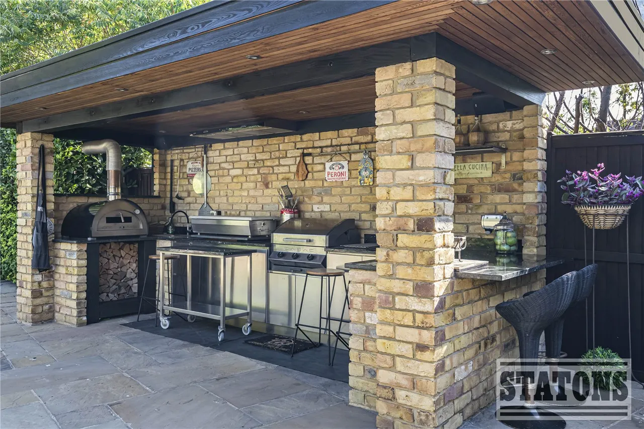 Park Avenue, Enfield, EN1 2HH, photo 27
