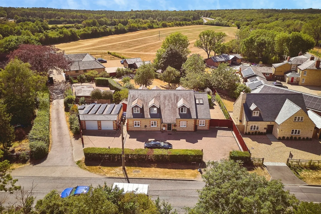 7 bed house for sale — Buckingham Road, Silverstone, Silverstone
