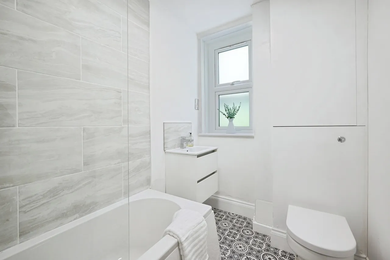 Bradstone Road, Folkestone, Kent, CT20, photo 13