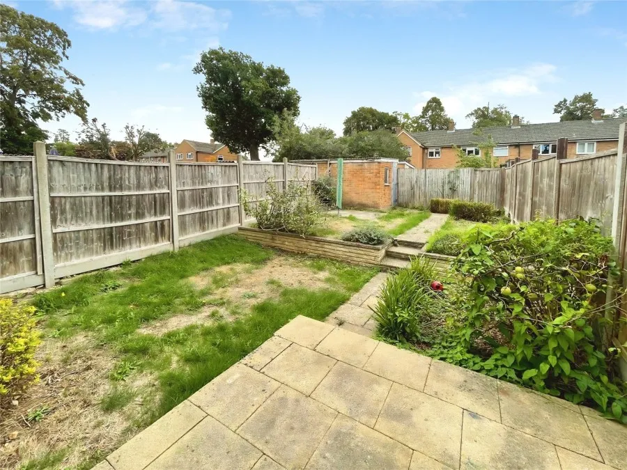 with 2 bedrooms in Old Harlow, CM17, photo 3