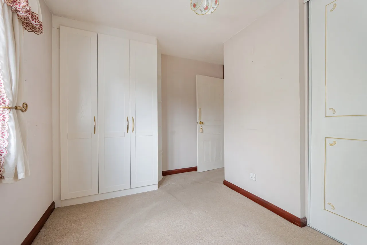 Carlisle Close on Barrowby Gate in Grantham, photo 11