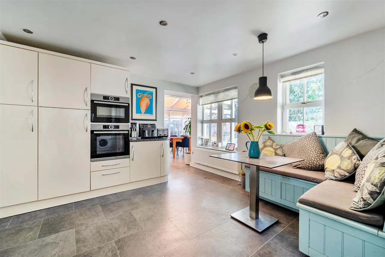Petty Lane, Derry Hill, SN11, photo 2