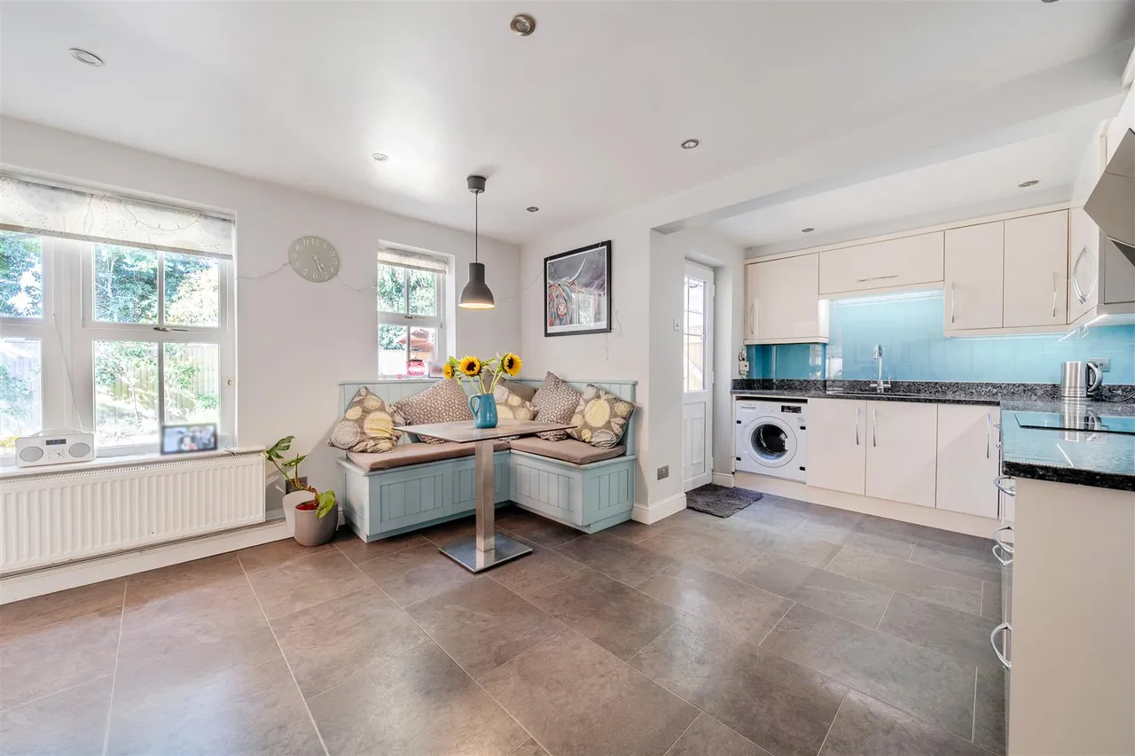 Petty Lane, Derry Hill, SN11, photo 4