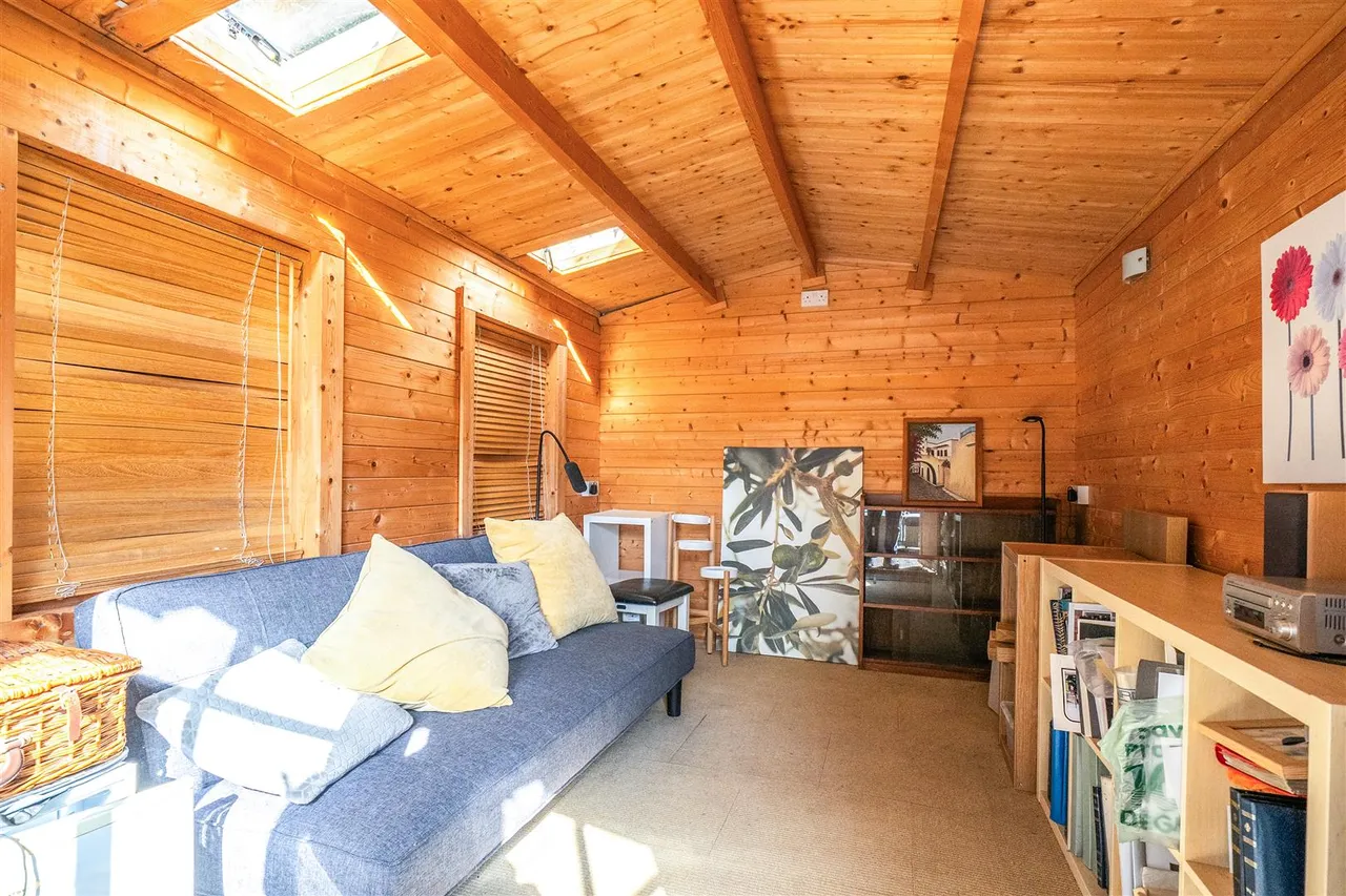 Petty Lane, Derry Hill, SN11, photo 9