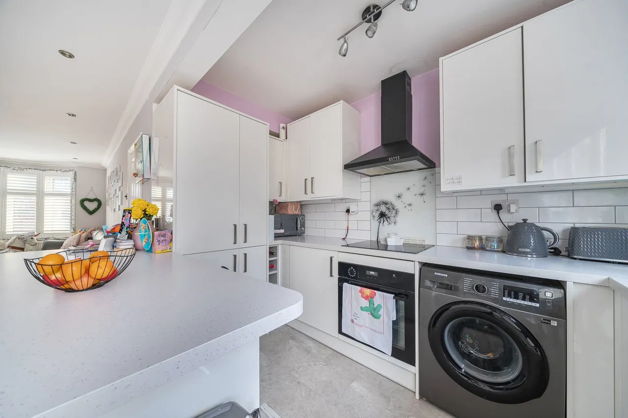 Collindale Avenue, DA8, photo 2