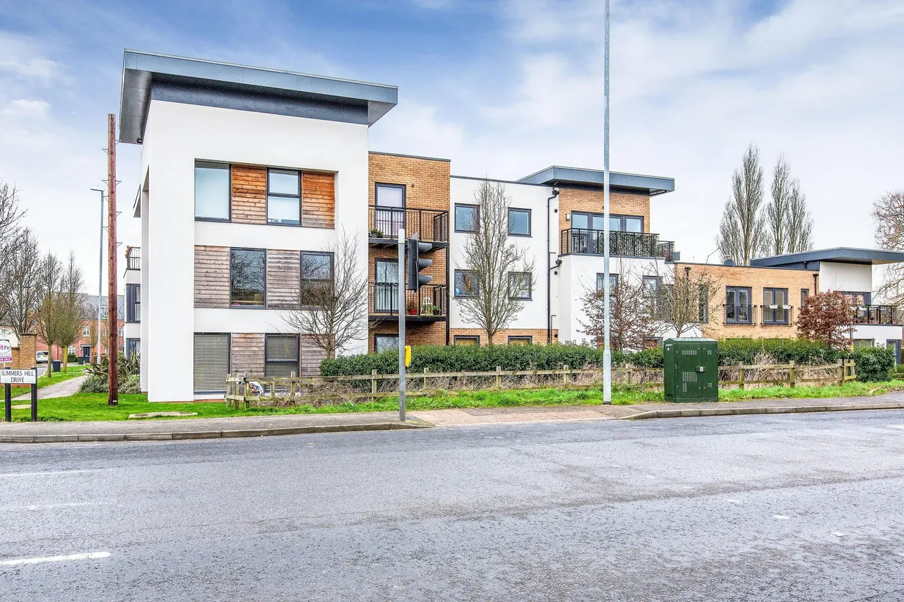 2 bed flat to rent, Mill Court Papworth Everard, CB23