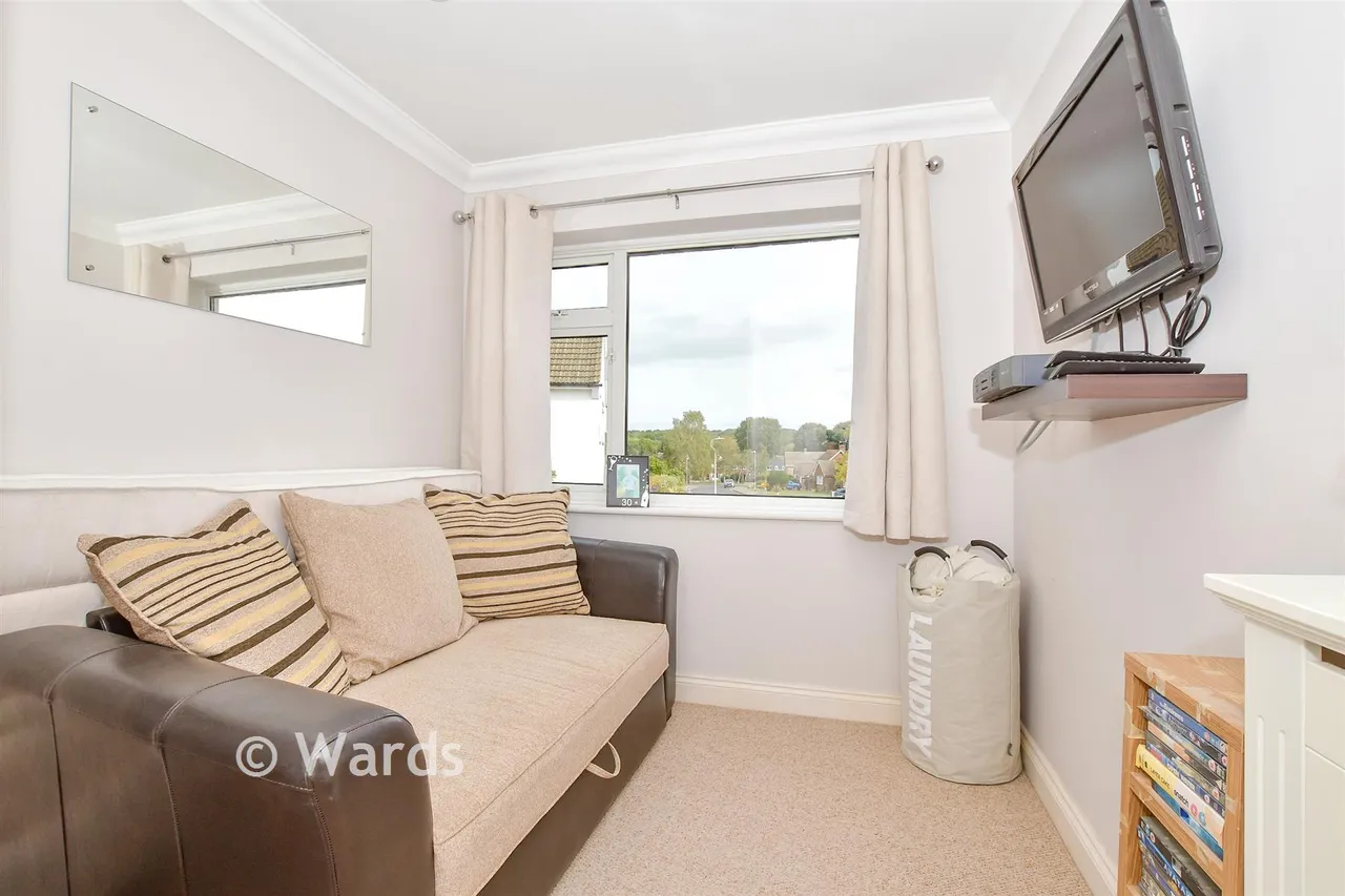 Larch Crescent, Tonbridge, TN10, photo 10