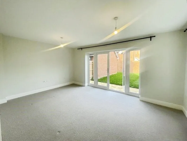 Hammersley Drive, Ash, Surrey, GU12 6FP, photo 2