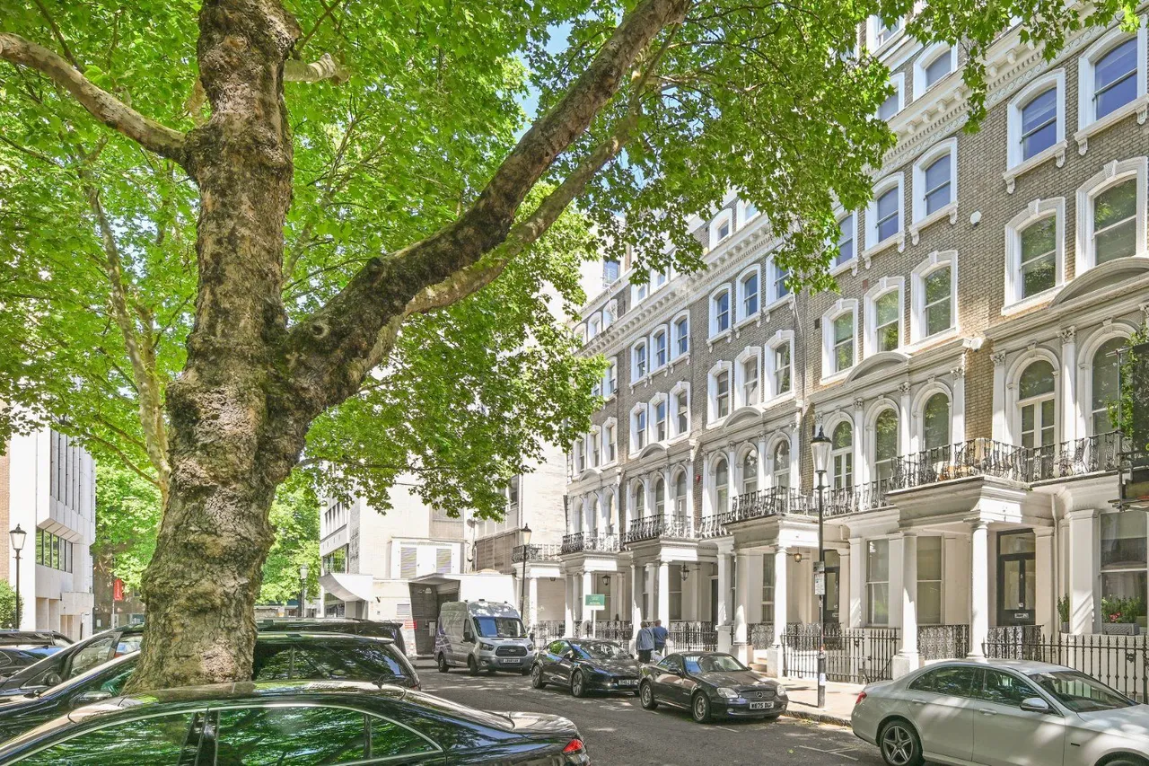 3 bed flat for sale, Beaufort Gardens, Knightsbridge, SW3