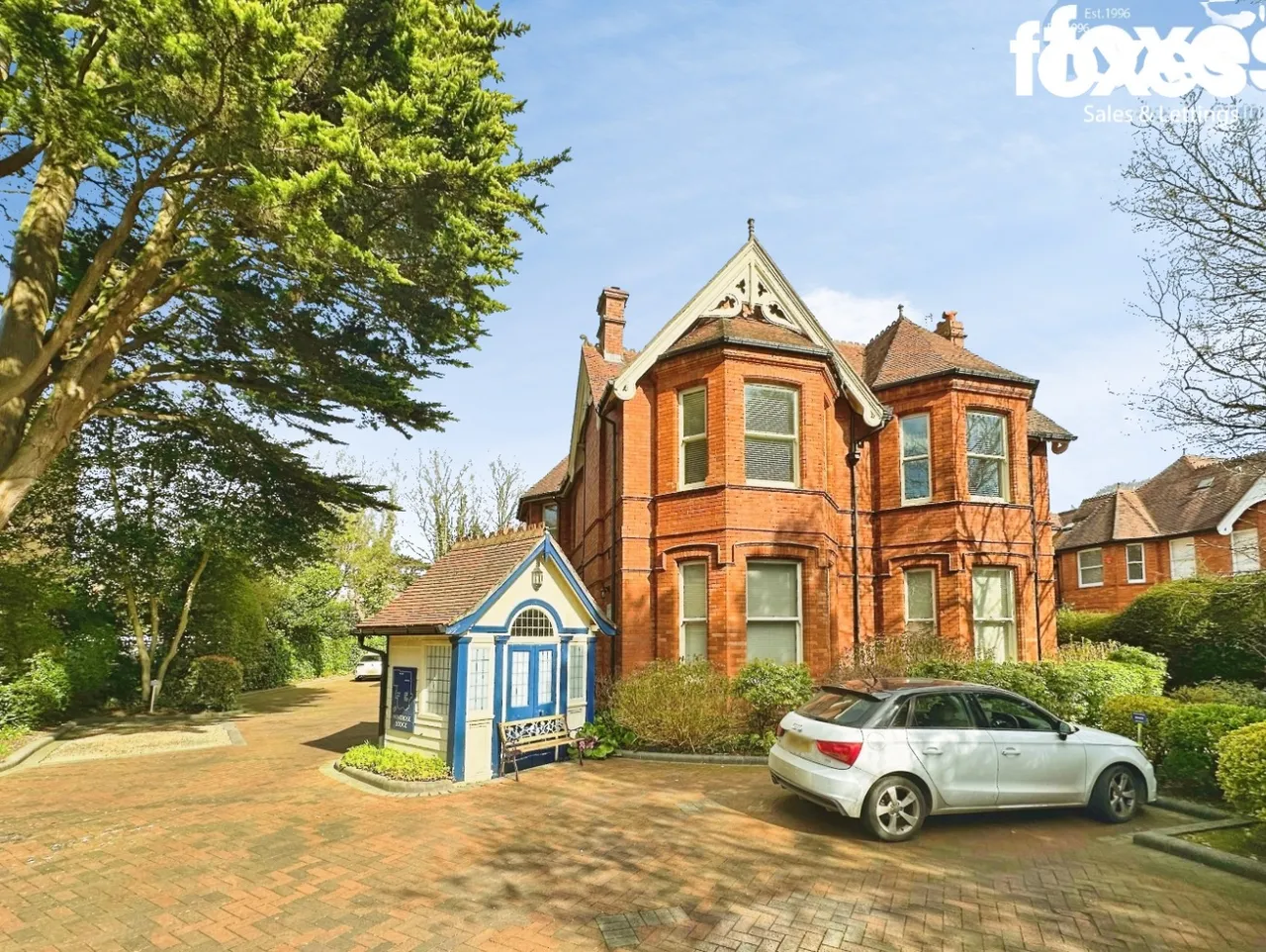 2 bed flat to rent — Helena Suite, 5 Marlborough Road