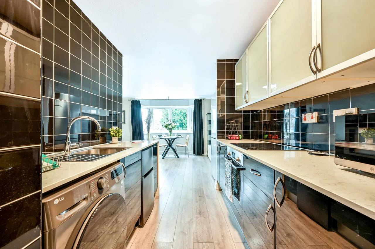 5 Priory Court, Denmark Road, Kingston upon Thames, photo 5