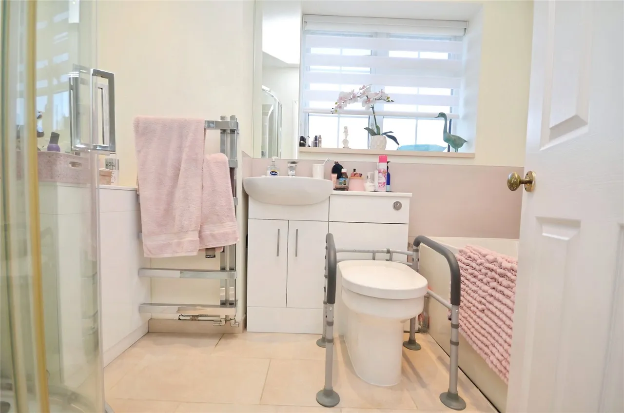 Mersey Avenue, Upminster, RM14, photo 21