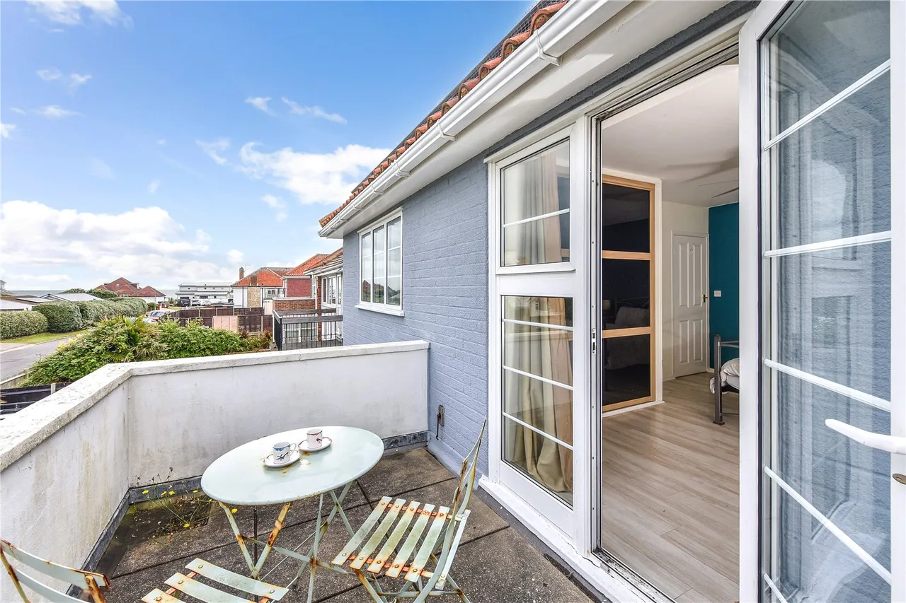 Culver Drive, Hayling Island, PO11, photo 7