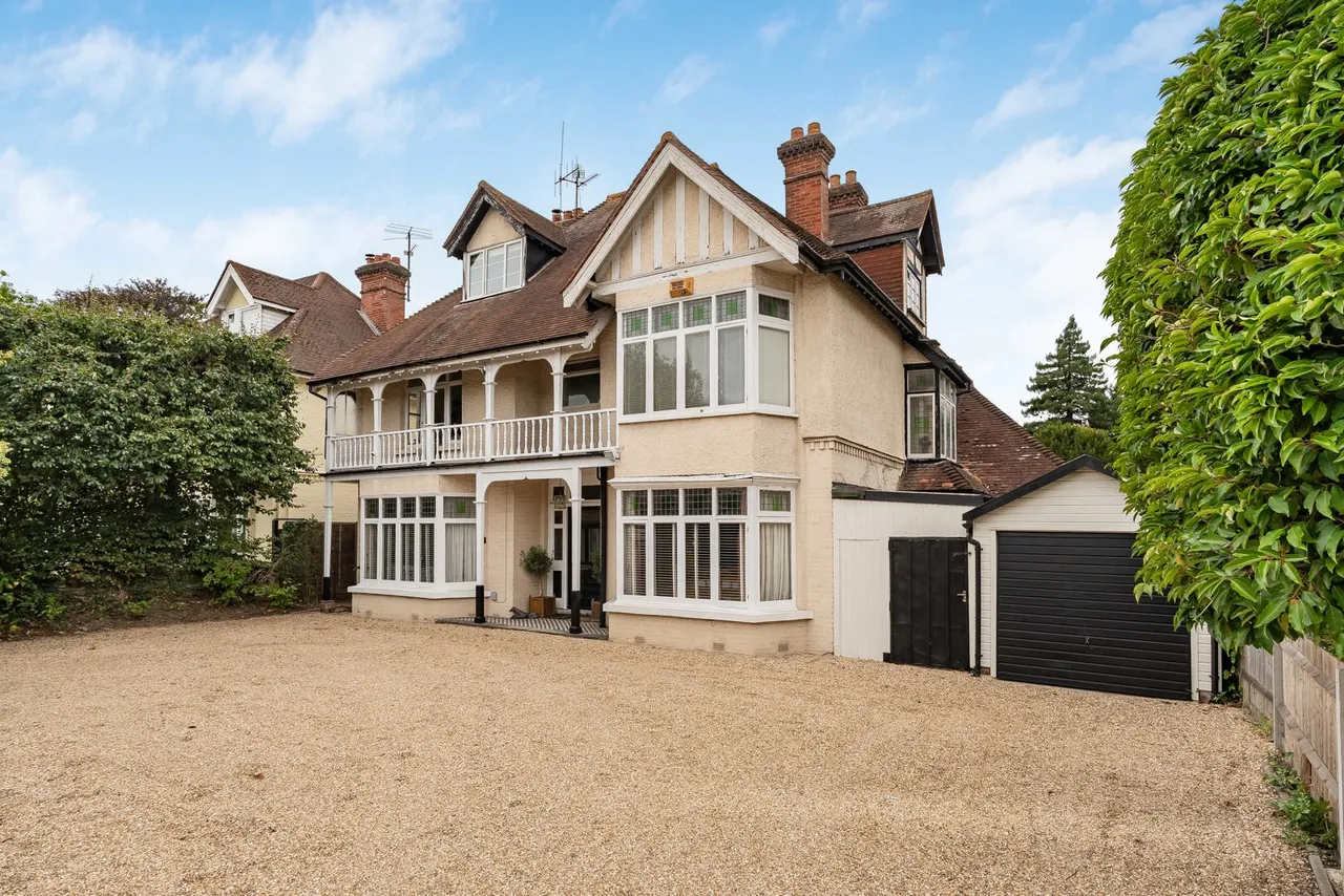 6 bed house for sale, Guildford Road, Woking, GU22