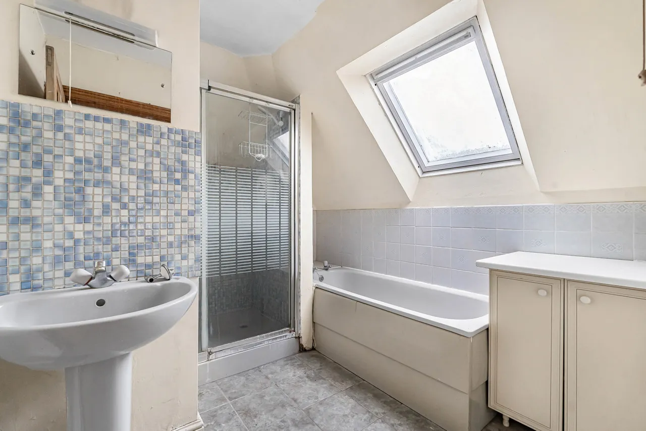 Guildford Road, Woking, GU22, photo 32