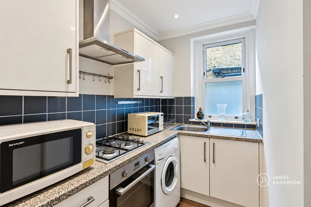 Upper Richmond Road West, London, SW14, photo 2