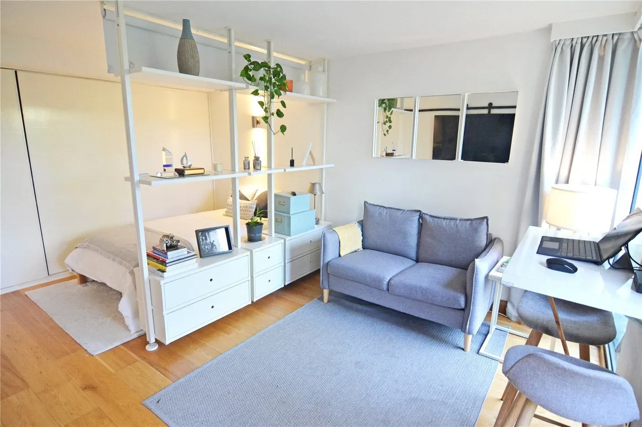 Rivermead Close, Teddington, TW11, photo 3
