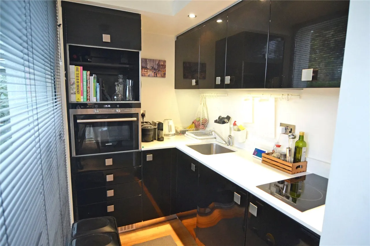 Rivermead Close, Teddington, TW11, photo 4