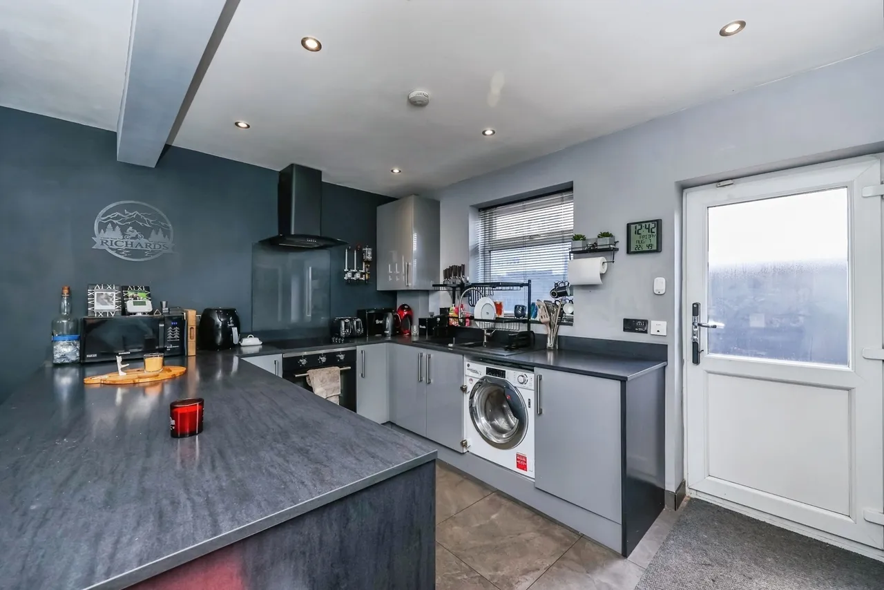 Derbyshire Lane, Hucknall, Nottingham, Nottinghamshire, NG15, photo 6