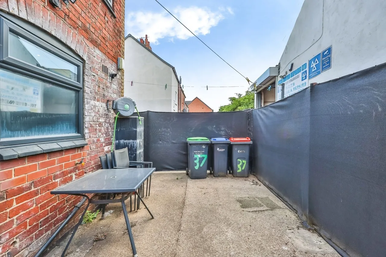 Derbyshire Lane, Hucknall, Nottingham, Nottinghamshire, NG15, photo 15