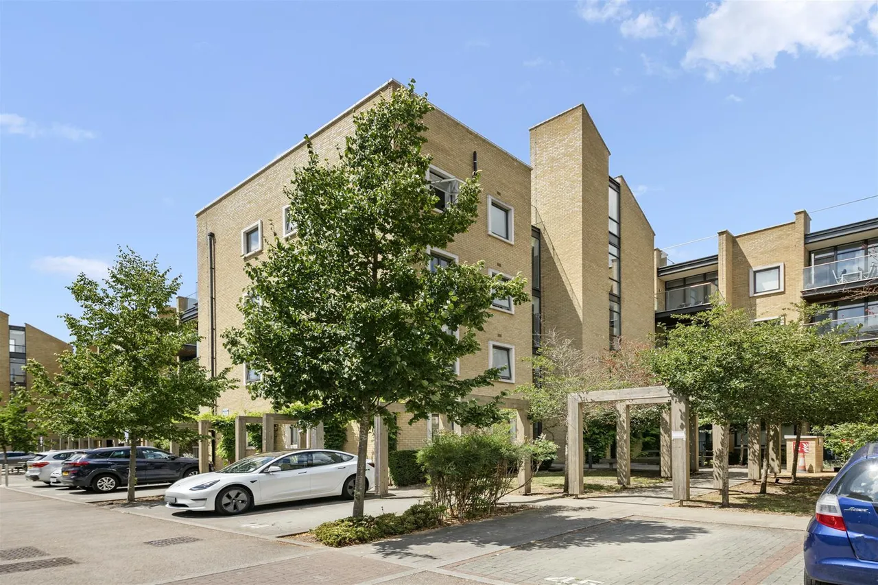 Frazer Nash Close, Isleworth, photo 14