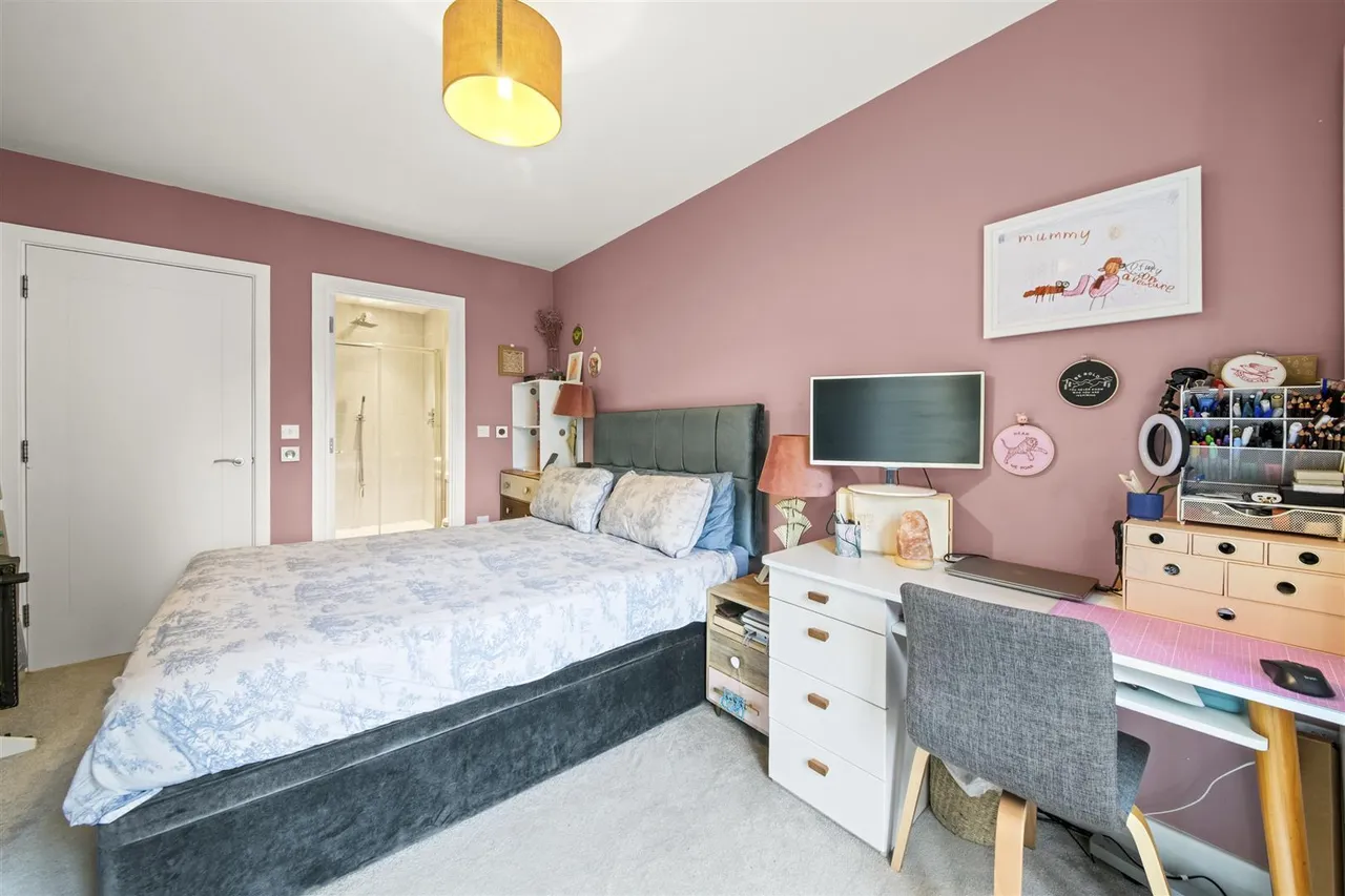 Frazer Nash Close, Isleworth, photo 7