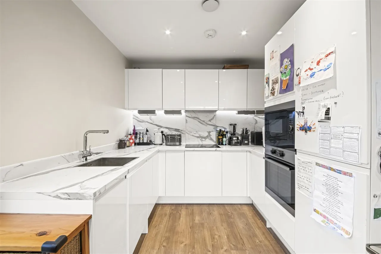 Frazer Nash Close, Isleworth, photo 6