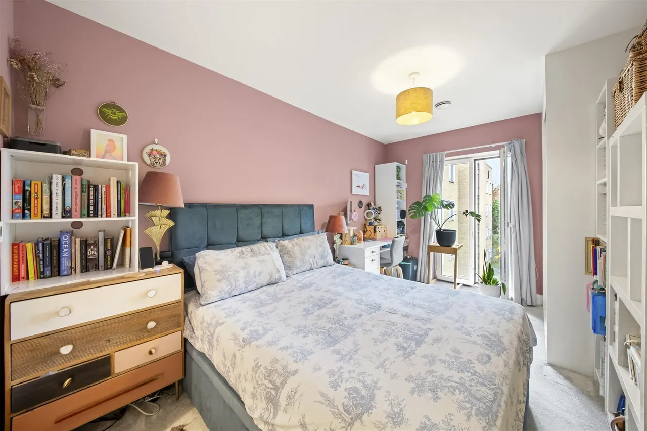 Frazer Nash Close, Isleworth, photo 8