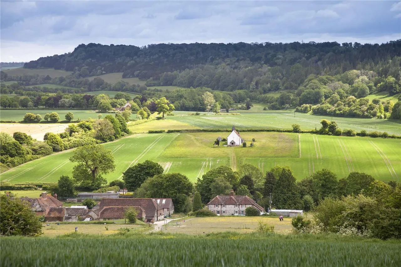 6 bed house for sale — Heberdens Farm, Finchdean, Waterlooville, Hampshire, PO8 0BE