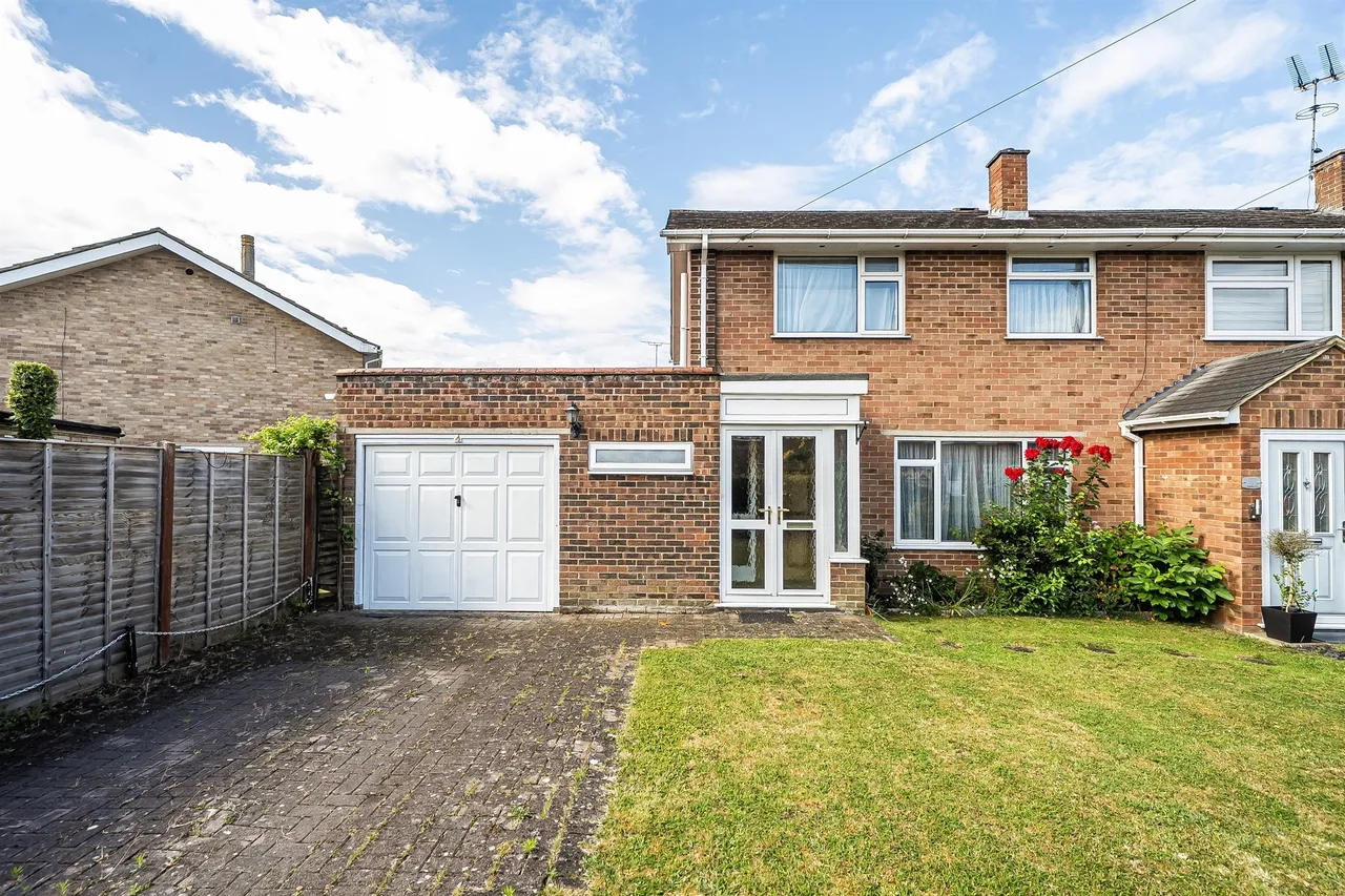 Lynden Close, Holyport, SL6, photo 12