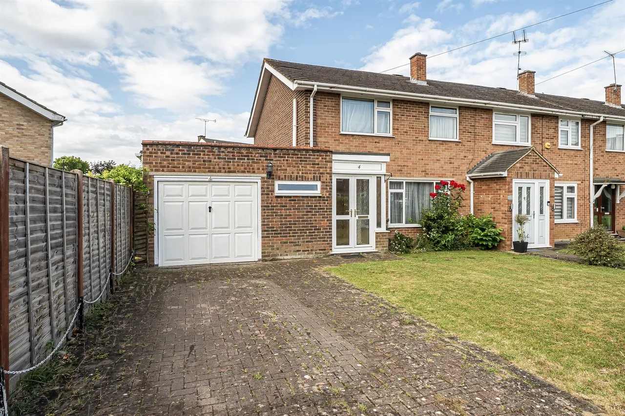 3 bed house for sale, Lynden Close, Holyport, SL6