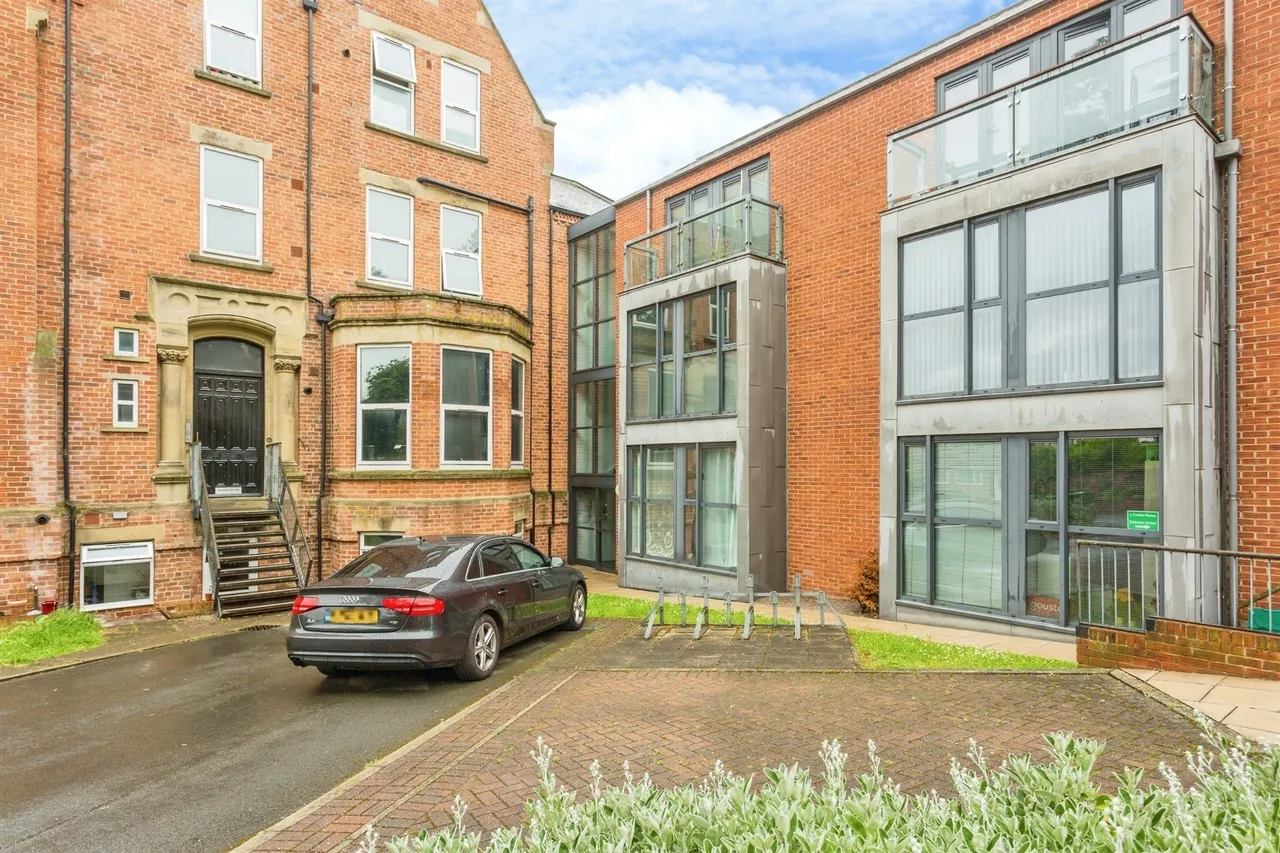 1 bed flat for sale — Manygates Park, WAKEFIELD