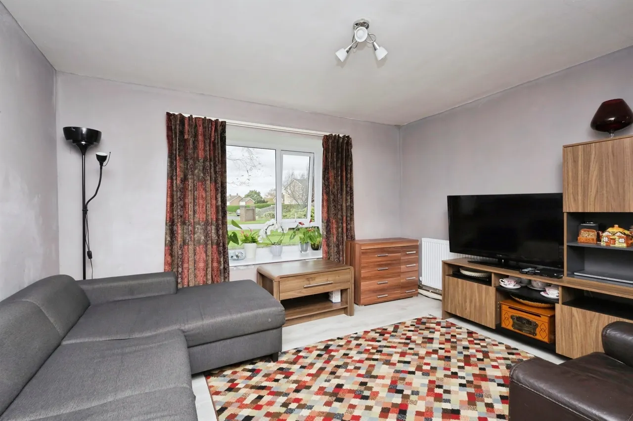 Summerfields Avenue, Hailsham, BN27, photo 2
