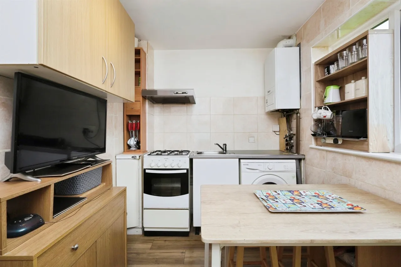 Summerfields Avenue, Hailsham, BN27, photo 4
