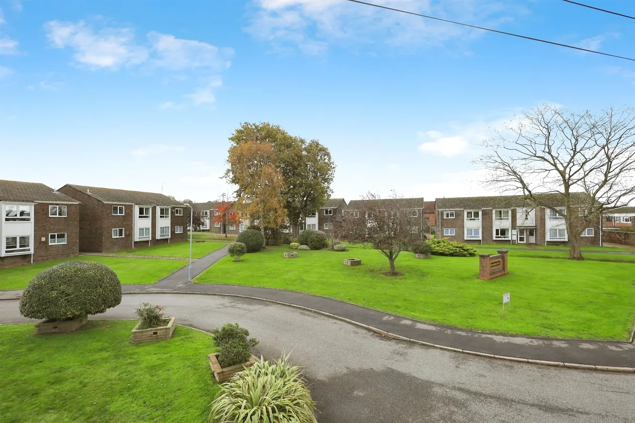 Summerfields Avenue, Hailsham, BN27, photo 9