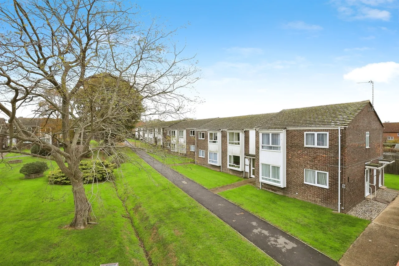 1 bed flat for sale, Summerfields Avenue, Hailsham, BN27