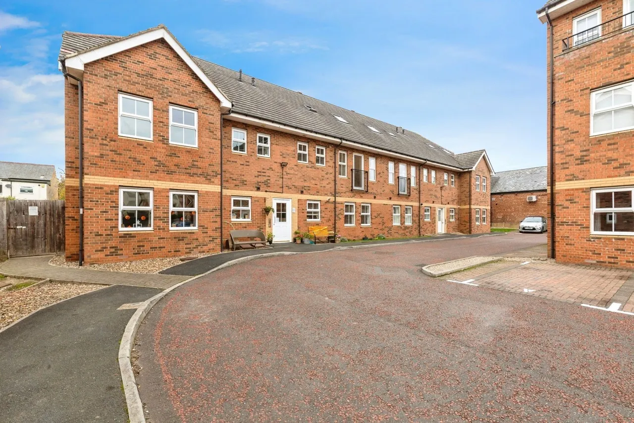 1 bed flat for sale — Sandringham Court, Chester Le Street, Durham, DH3
