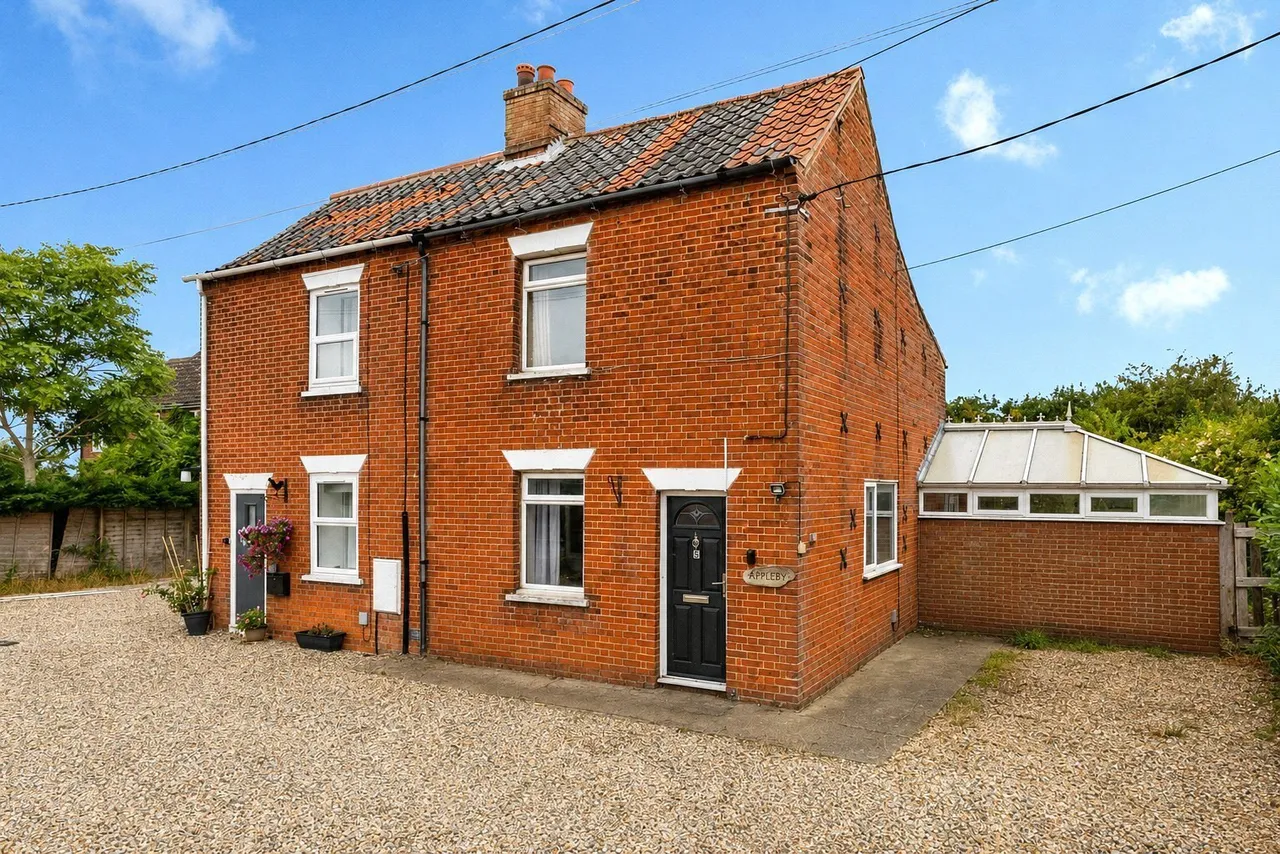 2 bed house for sale, Buckenham Road, Attleborough, NR17