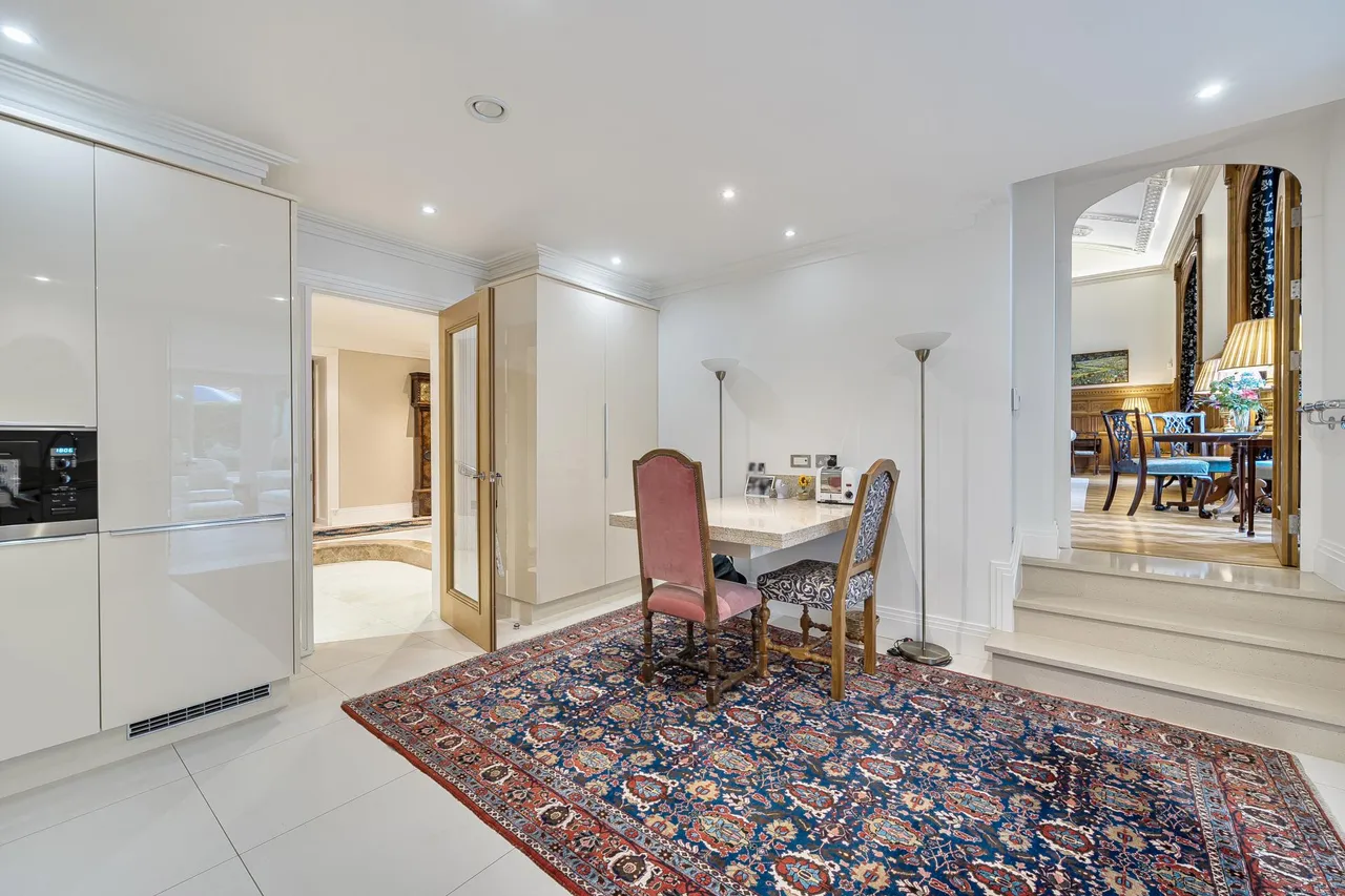 The Mansion, Kingswood Warren Park, photo 4