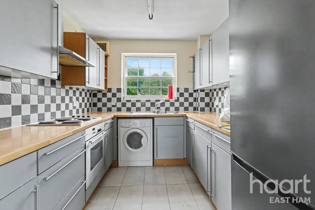 Queensberry Place, London, E12, photo 4