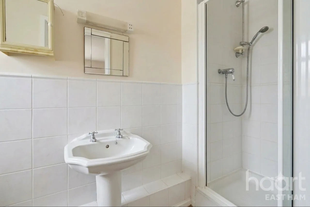 Queensberry Place, London, E12, photo 8