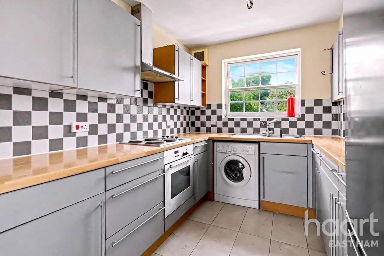 Queensberry Place, London, E12, photo 3