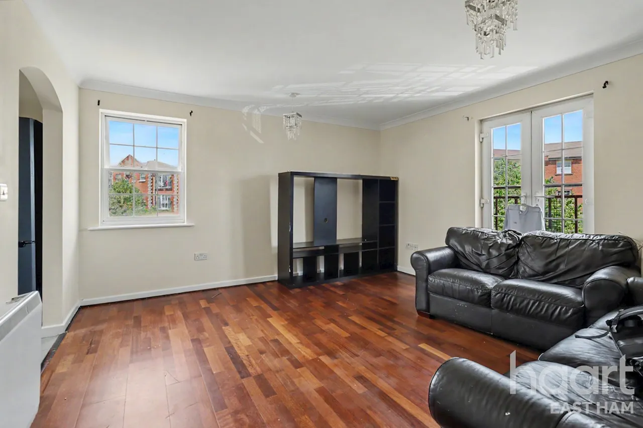 2 bed flat for sale, Queensberry Place, London, E12