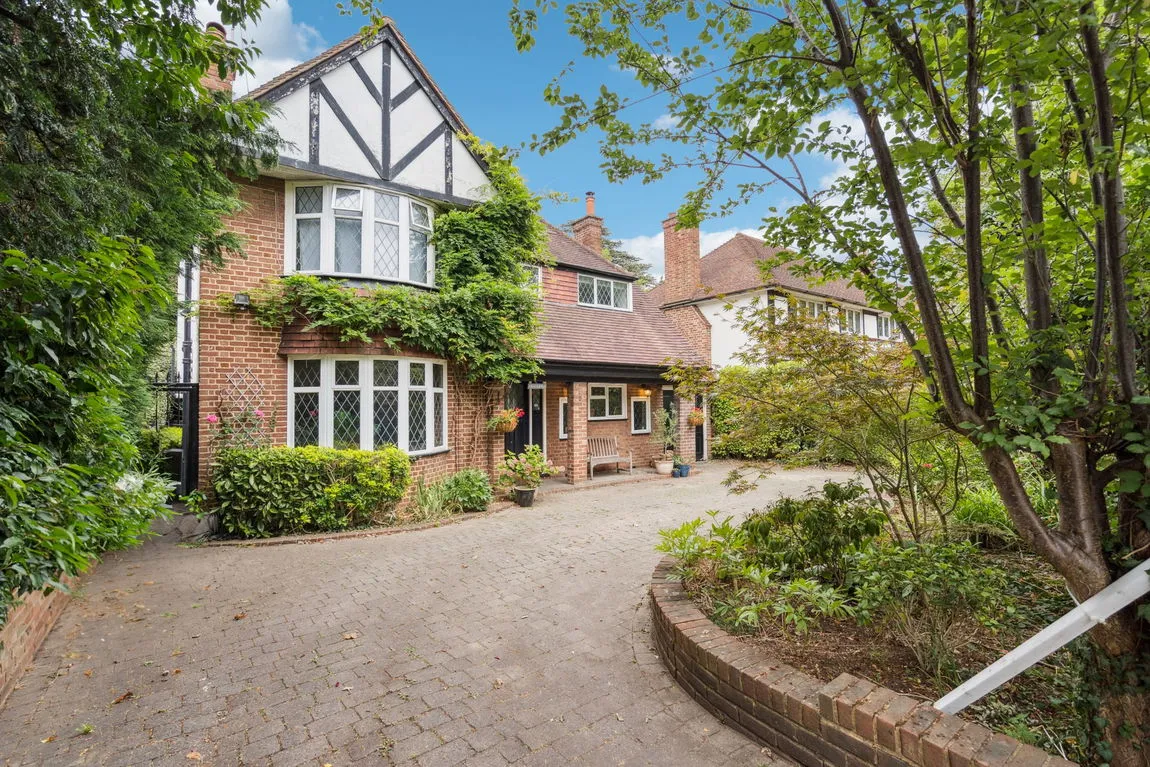 4 bed house for sale, Paines Lane, Pinner, HA5