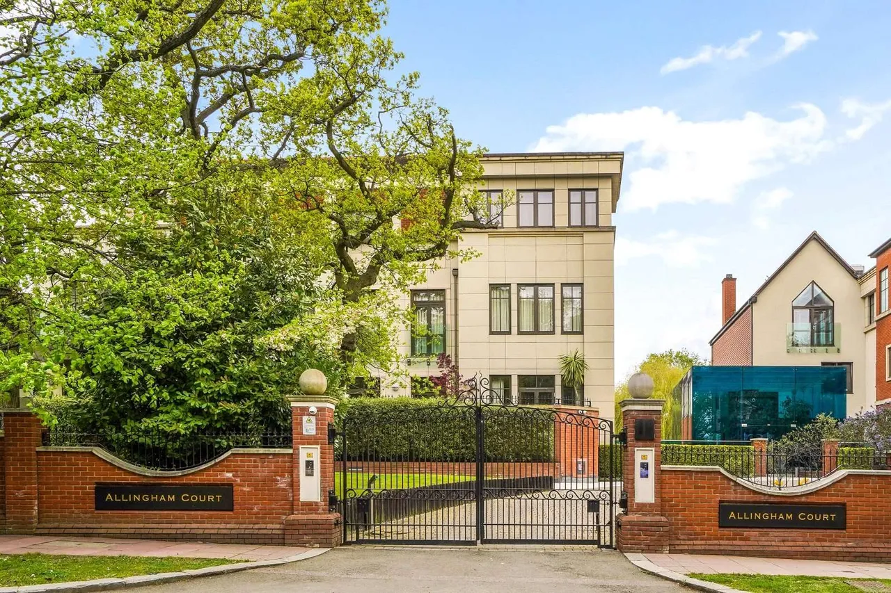 The Bishops Avenue, London, N2, photo 11